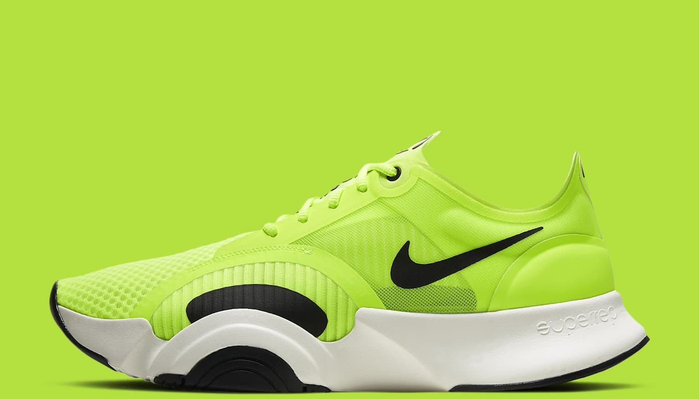 Running shoes with wide toe box for wide feet